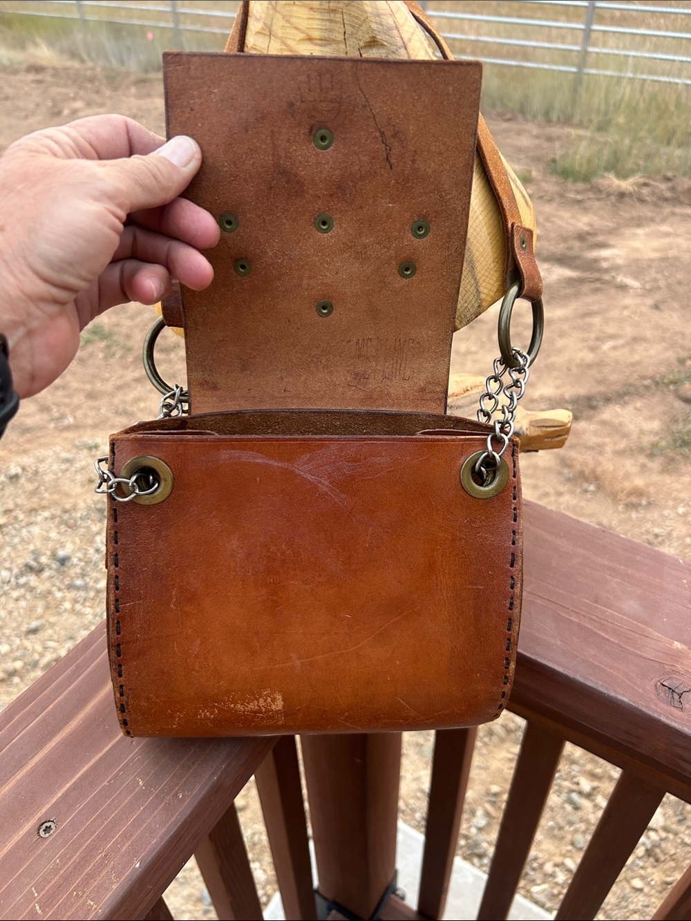 Vintage 70’s Leather Crossbody Bag with Antique Etched Brass Closure - Picture 7 of 15